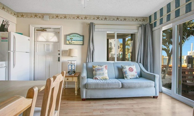 Bay Esplanade Condo | King Suite with bath
