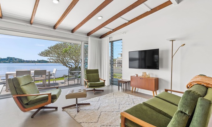 Ballina House | King Tide - Riverfront Holiday Home