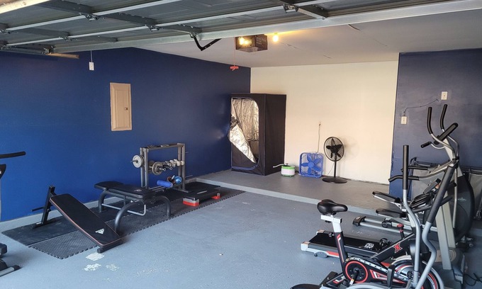 Atascocita House | KingBeds 4-BRM Health/Wellness handicap home w gym