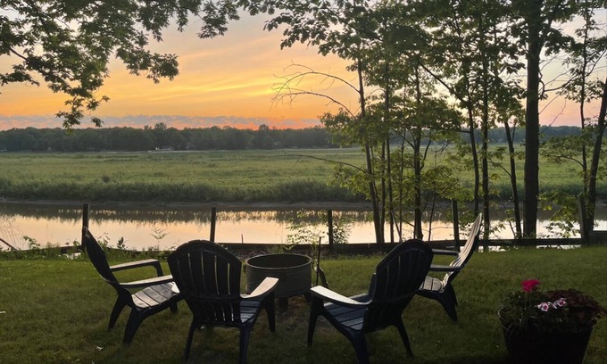 Sanford Cabin | Kingfisher Cabin - Stunning Waterfront Vistas!
