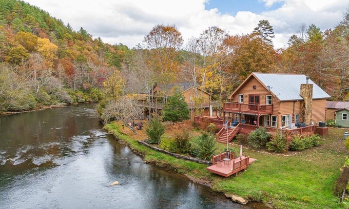 Murphy Cabin | Kingfisher`s Riverside Cabin