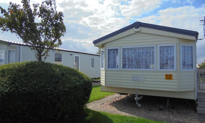 Ingoldmells Apartment | Kingfisher : Seabreeze:- 6 Berth, Enclosed veranda, Close to site shop