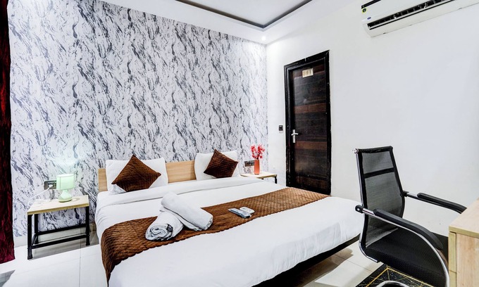 Pitampura Hotel | KINGS COURT HOTEL