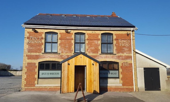 Ammanford Hotel | Kings Head