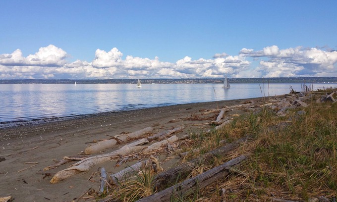 Kingston House | Kingston Waterfront Retreat – Beach, Pool & Amazing Sound & Mountain Views!