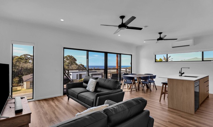 Tura Beach Cabin | Kira Lani - Pet Friendly - Tura