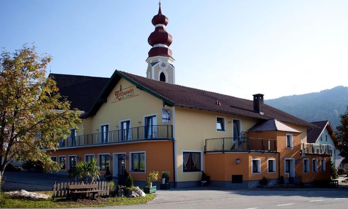 Strasswalchen Hotel | Kirchenwirt Irrsdorf Familie Schinwald