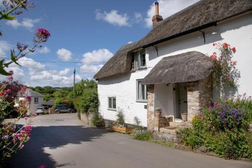 Honiton House | Kites Holt