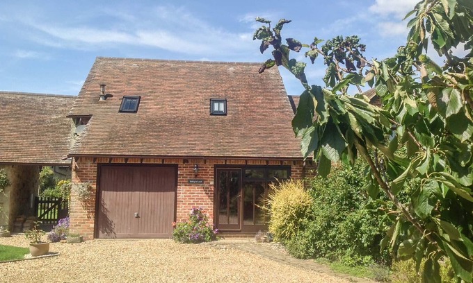 Godshill Cottage | KITTY'S LOFT, family friendly, character holiday cottage in Godshill