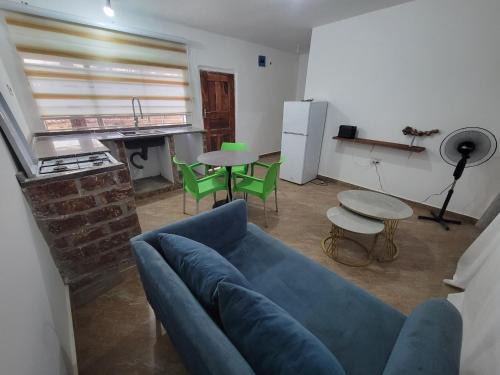 Central House | Kitumba Lodge, 1 bed, kitchen & Lounge