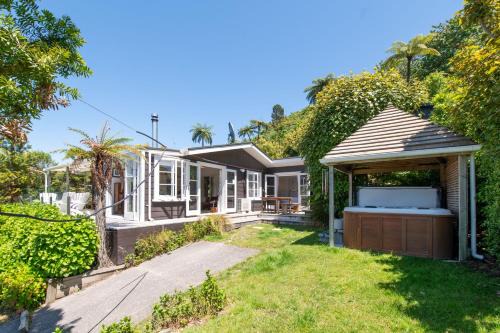 Lake Tarawera House | Kiwiana Bach - Lake Tarawera Holiday Home