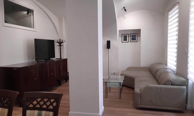 Bielsko-Biala Apartment | Klimt2 – spacious 2-bedroom apt in Bielsko center, ideal for families & groups