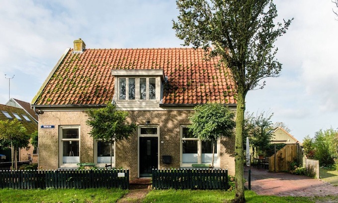 Ameland House | Klokkenluider is a rurally furnished house on the edge of the village of Hollum.