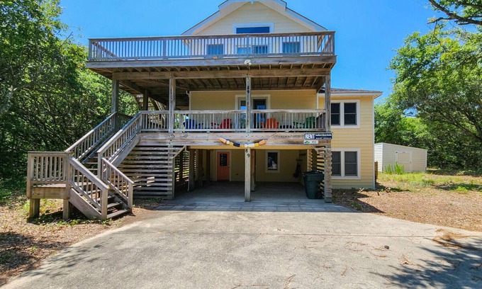 Kitty Hawk House | 🦀 Knot Too Crabby - 5 BR home w/Private Pool & Hot Tub 🦀