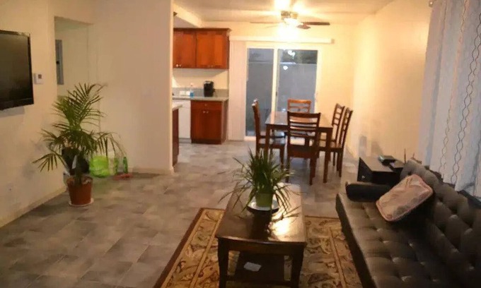 Buena Park House | Knotts Berry Farm/Disney Townhome