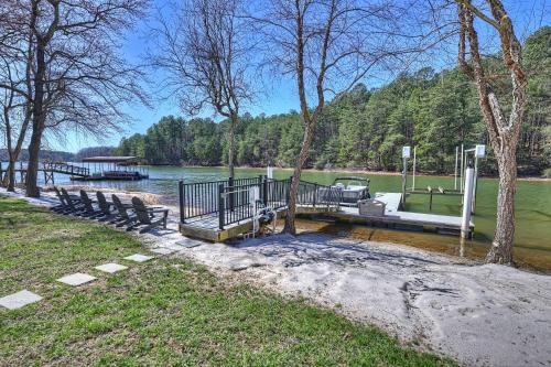 Lake Norman of Catawba House | Knotty Pines by AvantStay Lake Views Renovated