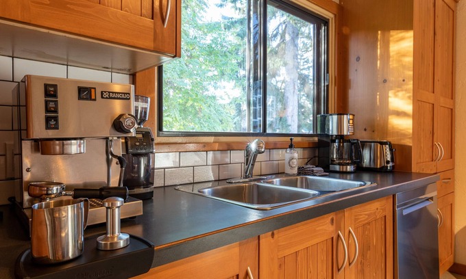 Golden House | Knotty Pine Lodge