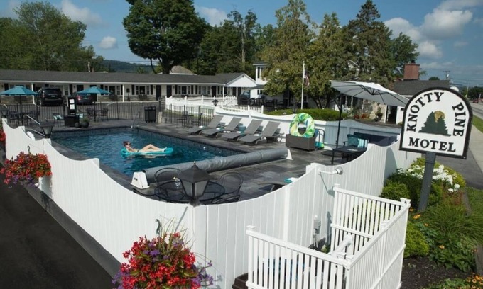 Bennington Hotel | Knotty Pine