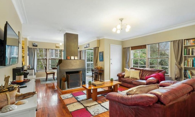 St. Heliers House | Kohi Family Home With Netflix l Gardens View