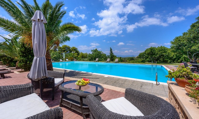 Aegina House | KOKKINO KASTRO is a historic estate in Aegina full of memories from 1825.