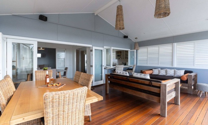 Moffat Beach House | Kombali at Moffat Beach
