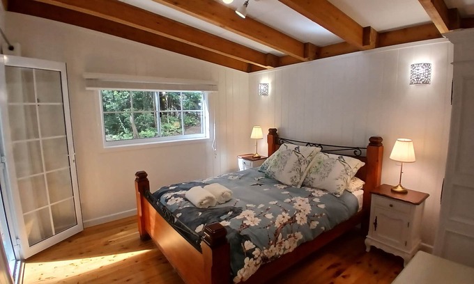 Springbrook House | Kookaburras Springbrook- Cosy Romantic Rainforest Cottage -waterfalls, fireplace