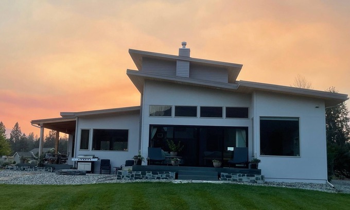 Libby House | Kootenai River Frontage with Panoramic Cabinet View