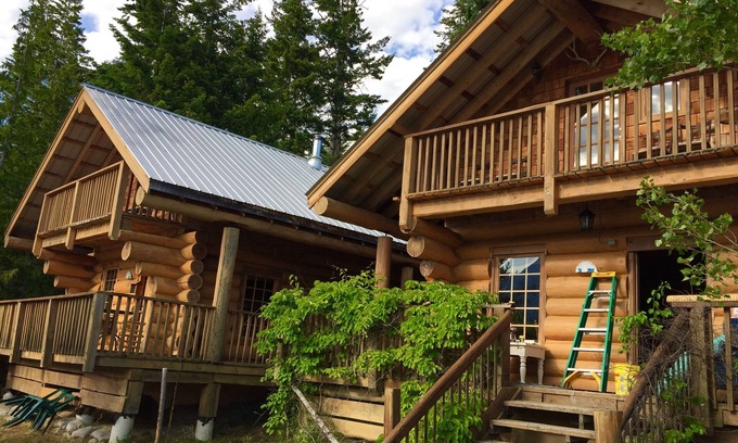 Boswell Ski Chalet | Kootenay Lake Lodge Waterfront Log Chalet - location, location, location !