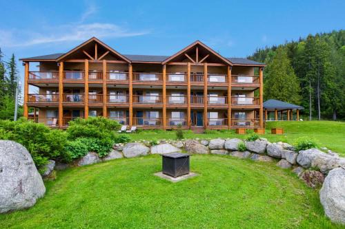 Balfour Resort | Kootenay Lakeview Resort BW Signature Collection