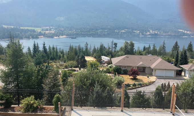 Balfour Apartment | Kootenay Wild Guest Suites - West Arm Suite