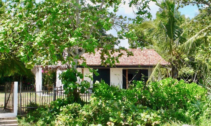 Morakatiyara House | Kotamba: One bedroom hideaway on Mawella Beach anchorage with shared pool