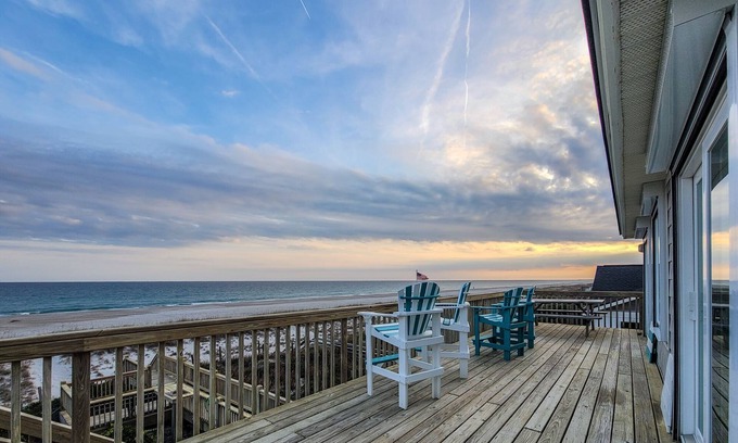 Topsail Beach House | Krabby Patty – Oceanfront Family Fun