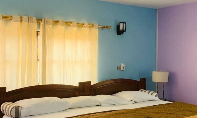 Oyarifa Cabin | Kshoes lodge (Luxury Room)