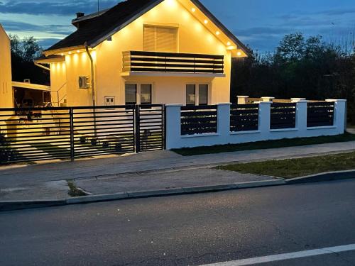 Vardarac Apartment | Kuća za odmor Erdelji