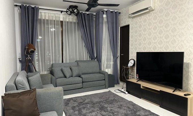 Ayer Keroh Apartment | Kyra The Heights Residence Condo Ayer Keroh Melaka WiFi, Netflix & Pool