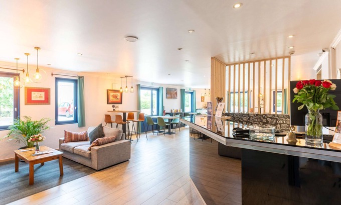 Creil Hotel | Kyriad Creil - Chantilly Nord