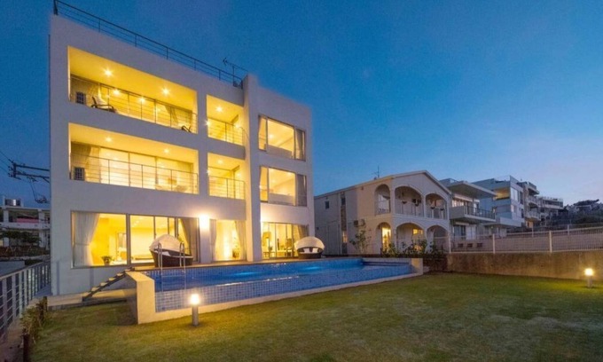 Nakadomari House | L 500㎡ Seaveiw 10M POOL 4 suites, 5 full bath 1F&2F