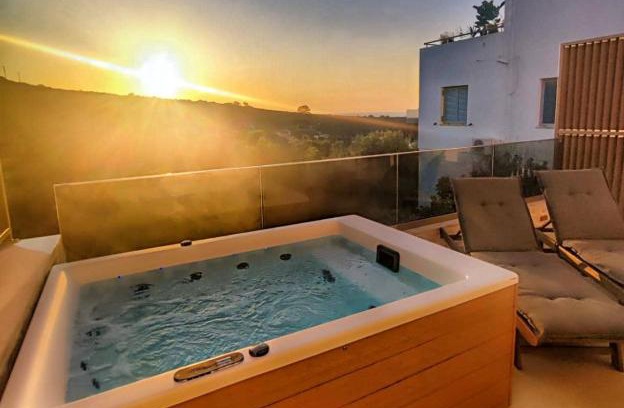 Kalathas Apartment | L A Boutique Suites with Private Hot Tub
