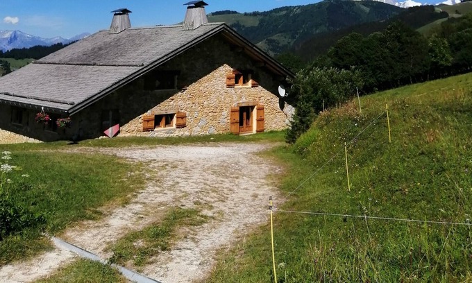 Crest-Voland Apartment | L' Alpage de CRESTERA, Gite Mont charvin on the slopes access Espace Diamant