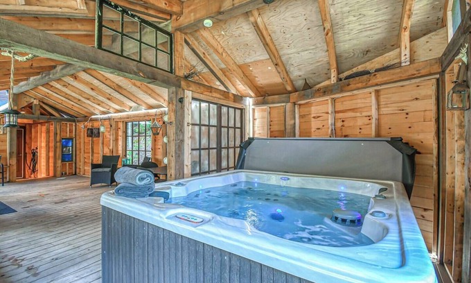 Brebeuf Ski Chalet | L'Alpiniste Tremblant & Spa | Beach 5 minutes away
