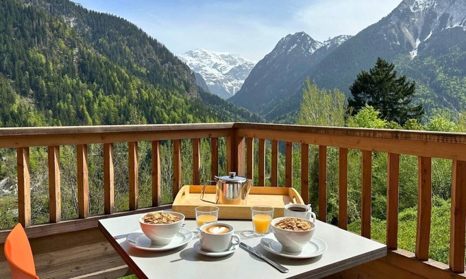 Champagny-en-Vanoise Apartment | L'Arolle Spa Calm, Mountain View
