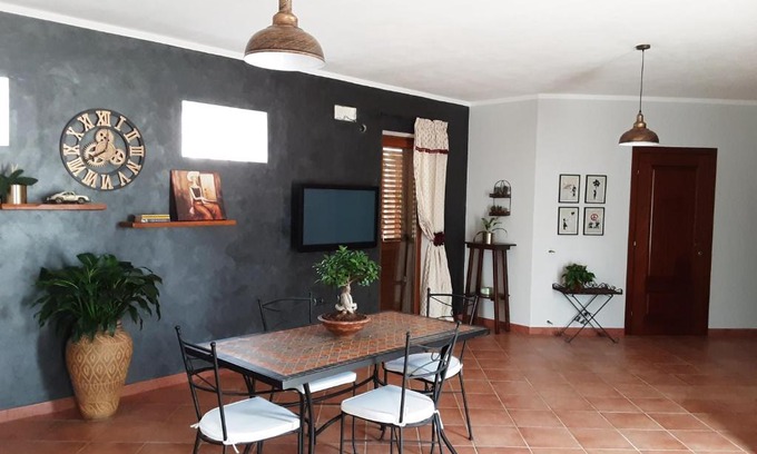Uri Bed & Breakfast | L'aura monolocale