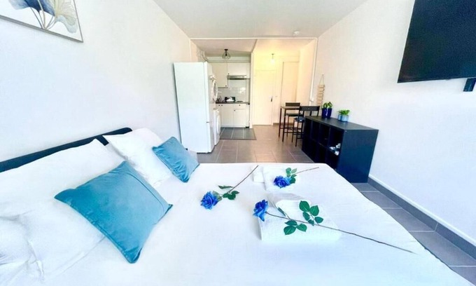 Clamart Apartment | L'Azur de Clamart