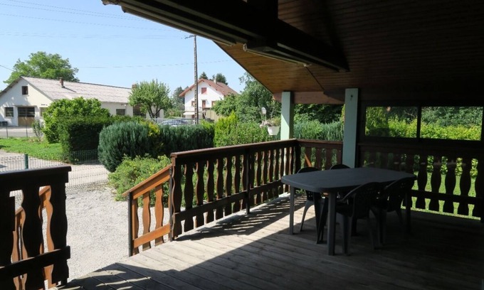 Pont-de-Poitte Ski Chalet | L'Emeraude, for relaxing and hiking among the lakes and waterfalls of the Jura region