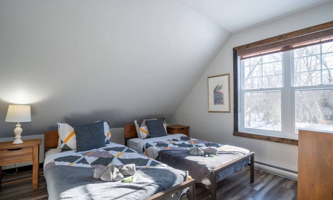 Matawinie Regional County Municipality Apartment | L`Enchanteur |Hot Tub | River & Kayaks |EV Charger