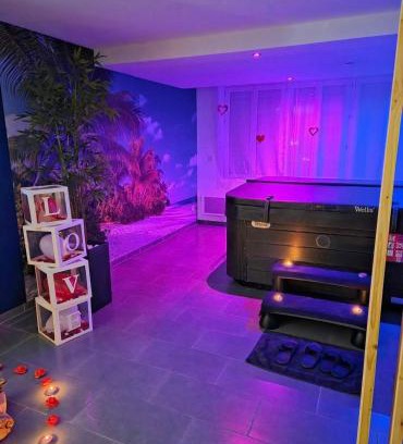 Calais City Center Apartment | L'escale du désir, Spa privatif