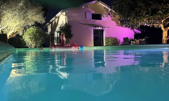 La Lande-de-Fronsac Cottage | L'Escale Girondine with its sauna, SPA and private pool.