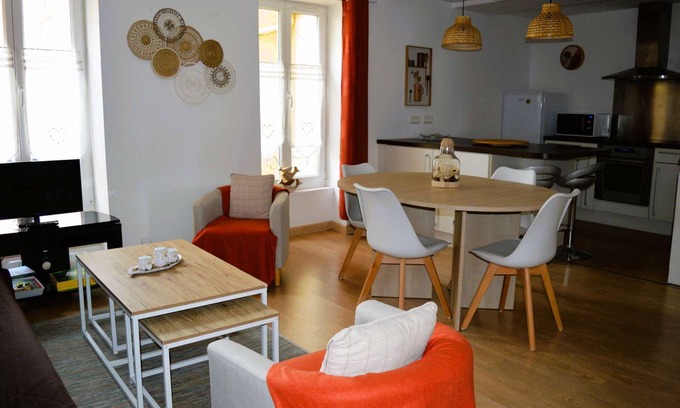 Luc-sur-Mer Apartment | L'escapade - Logement les Pieds Dans L'eau à Luc