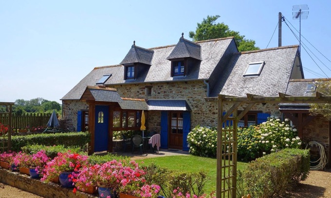 Pleumeur-Gautier House | L'Étable, Breton getaway with garden, near Bréhat and Paimpol