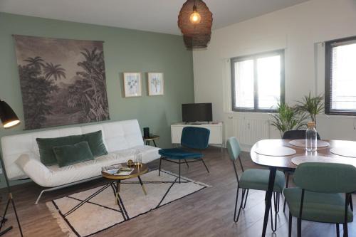 Bourg-l'Eveque Apartment | L'Eucalyptus, charmant T2 au cœur du centre ville